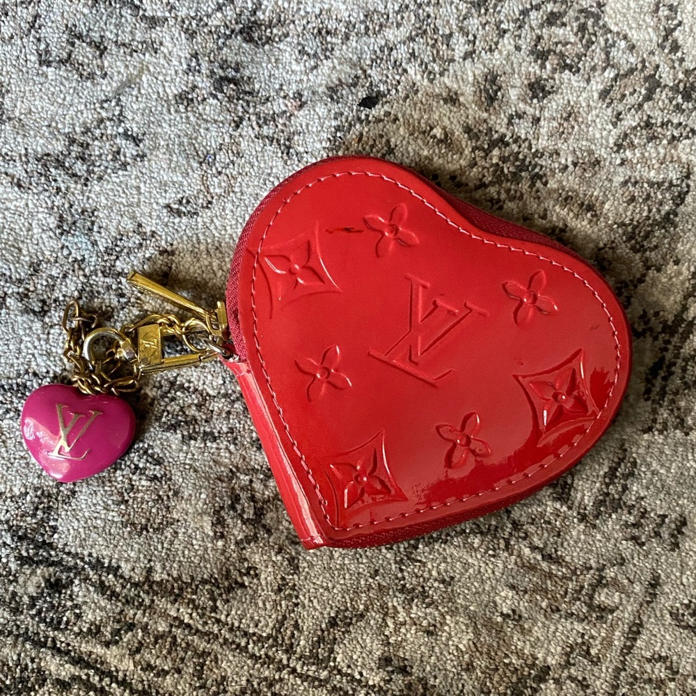 Louis Vuitton Vernis Coeur Heart Coin Purse Pomme D'Amour